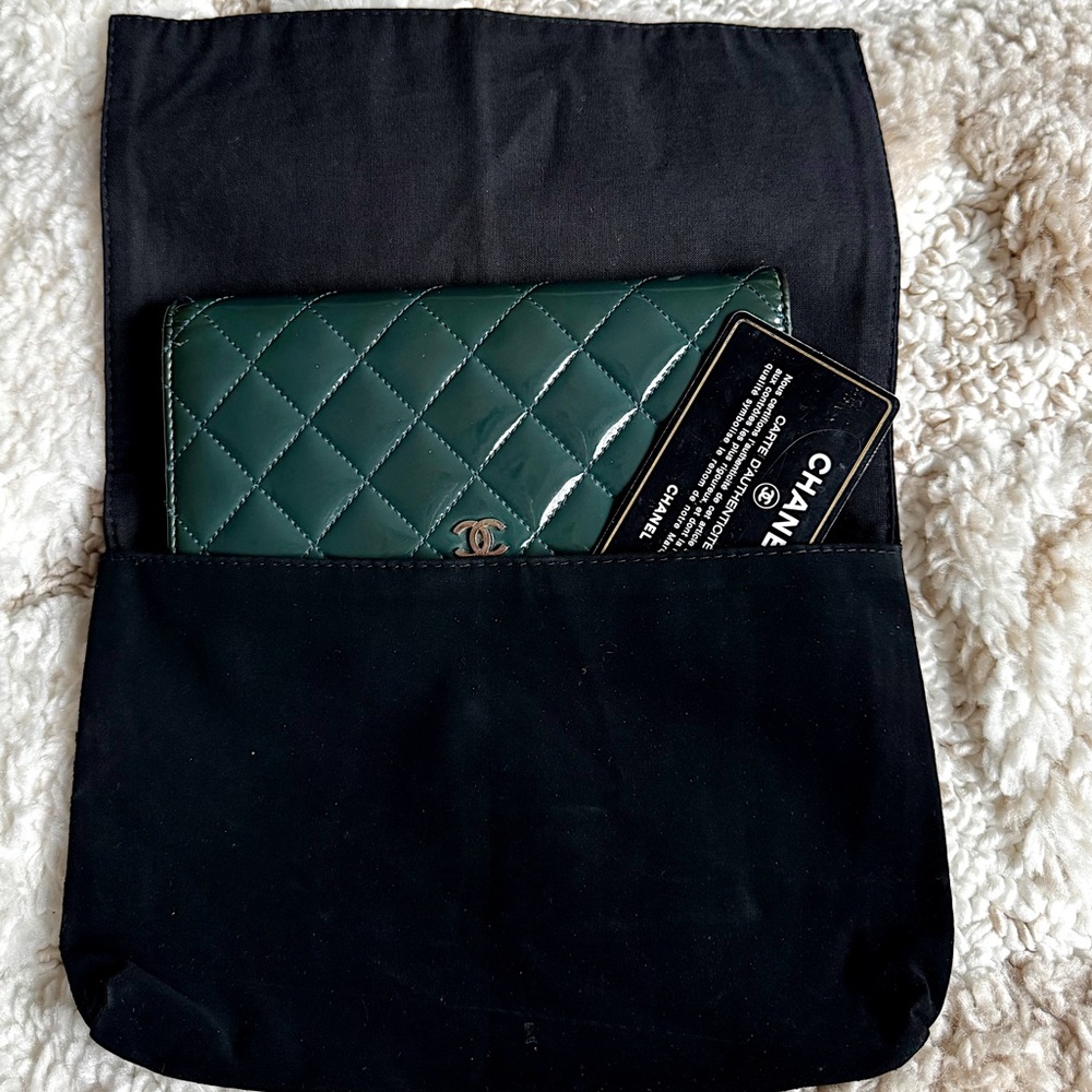 SOLD🌺CHANEL Teal Bifold Long CC logo Quilted Patent Leather Yen Wallet + card - Picture 7 of 11